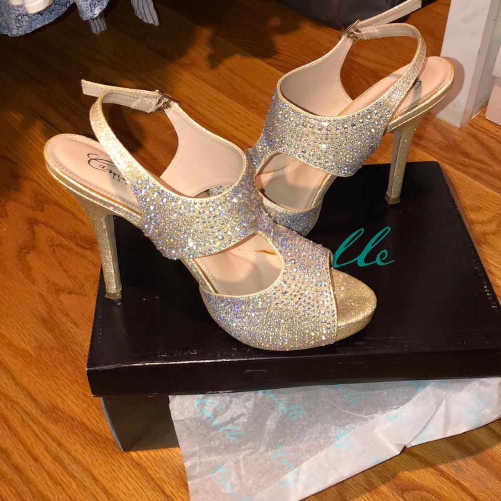 Beautiful jeweled heels ! Perfect for prom